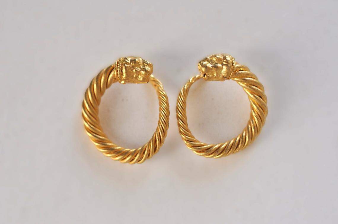 Gold earrings decorated with lion heads