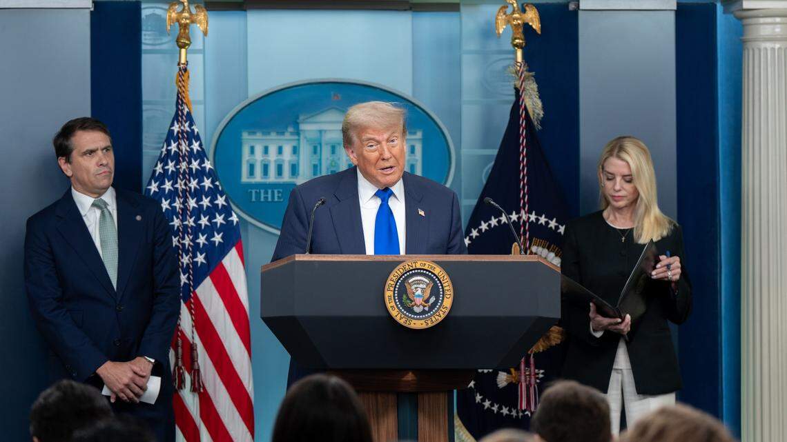 Public confidence that Jeffrey Epstein’s associates will be investigated has now decreased, according to new polling.