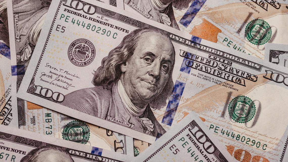 Le tocó trabajar en Thanksgiving y durante el ‘break’ jugó la lotería. Ahora está agradecida