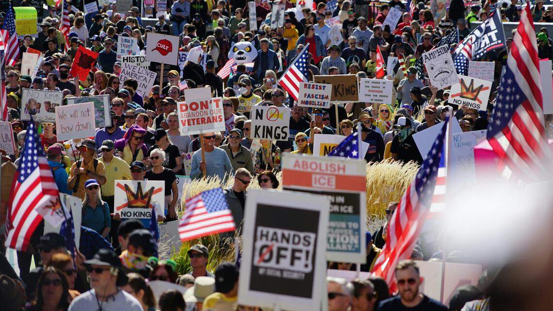 Do you know someone who joined No Kings protest? What poll found | Miami Herald