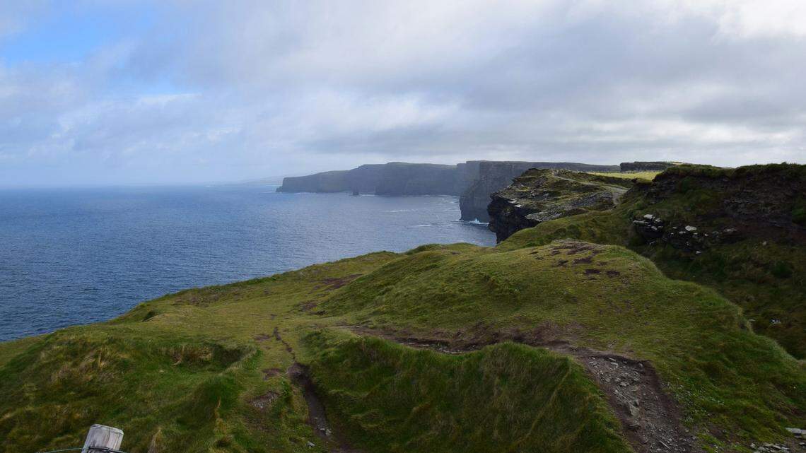 A well-known pair of killer whales was recently spotted off the coast of Ireland for the first time in nearly a year, video footage shows. It was also the first killer whale sighting off the country in 2025.