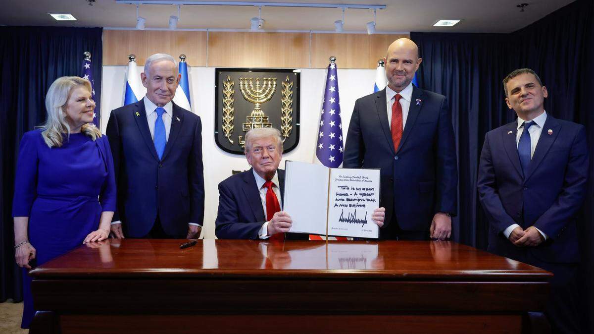Former Presidents Joe Biden and Bill Clinton and former Vice President Kamala Harris commended President Donald Trump for securing a peace deal in Gaza.