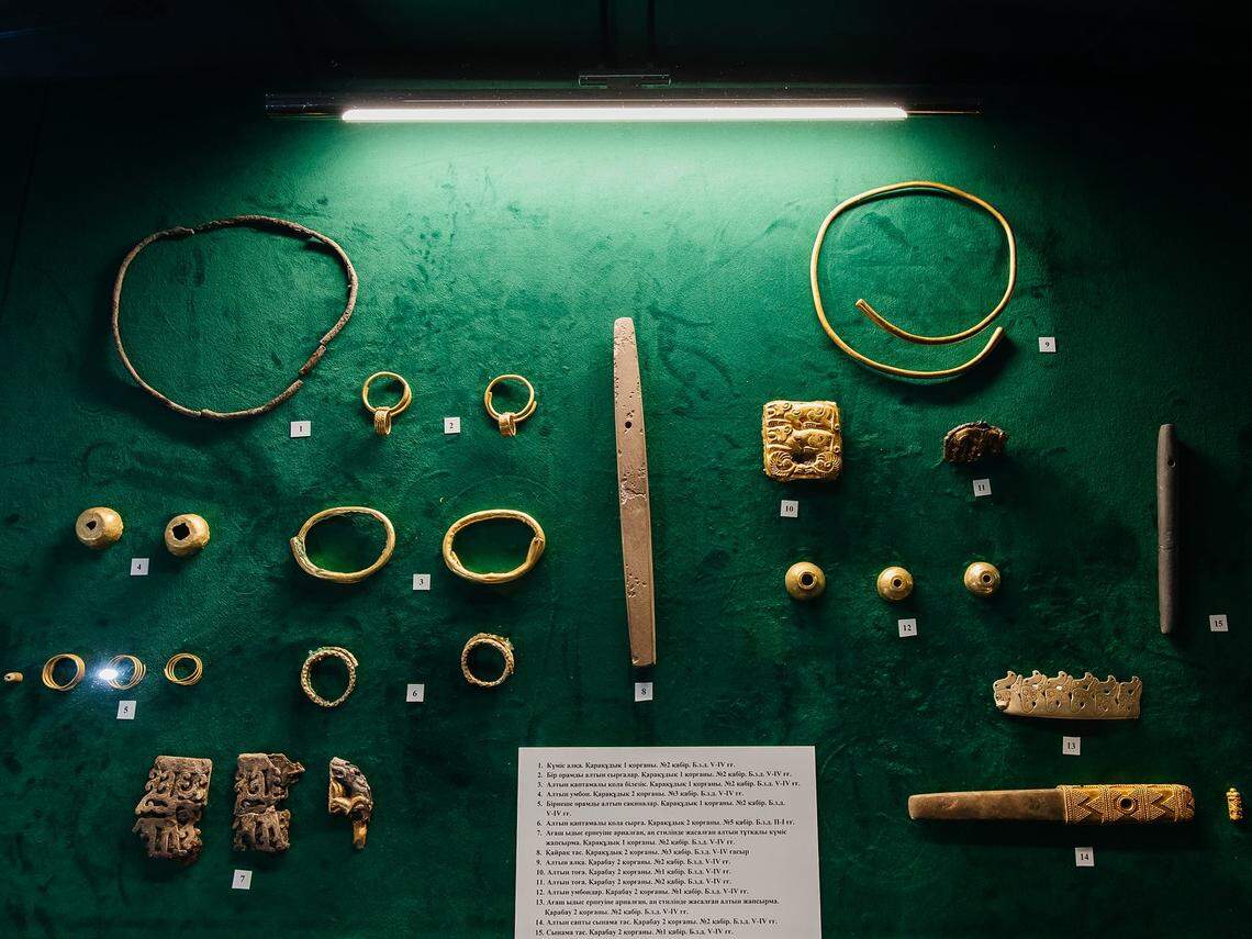 About 100 gold ornaments and pieces of jewelry were discovered.