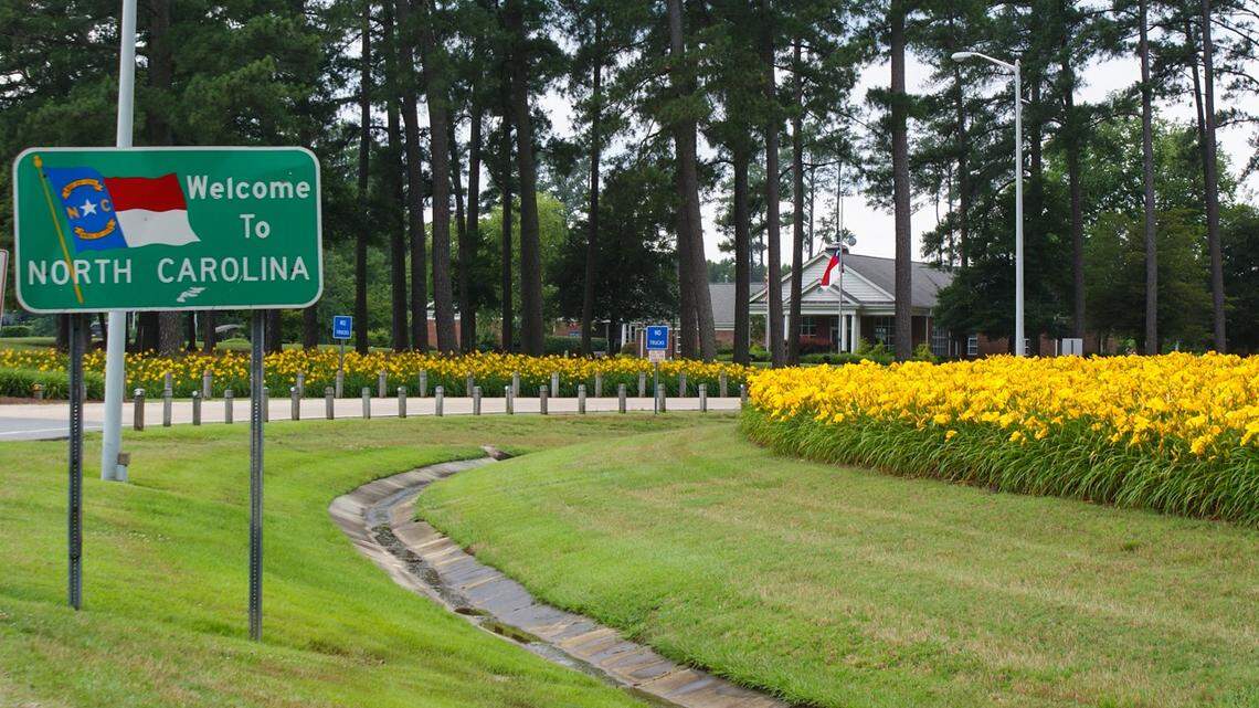 What do recent polls and early voting data reveal about the state of the presidential race in North Carolina, a key swing state?