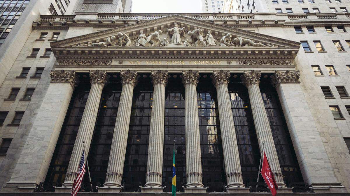 In the latest CNBC survey, 49% of respondents said they believe the U.S. economy will get worse, marking a dramatic shift from 2024.
