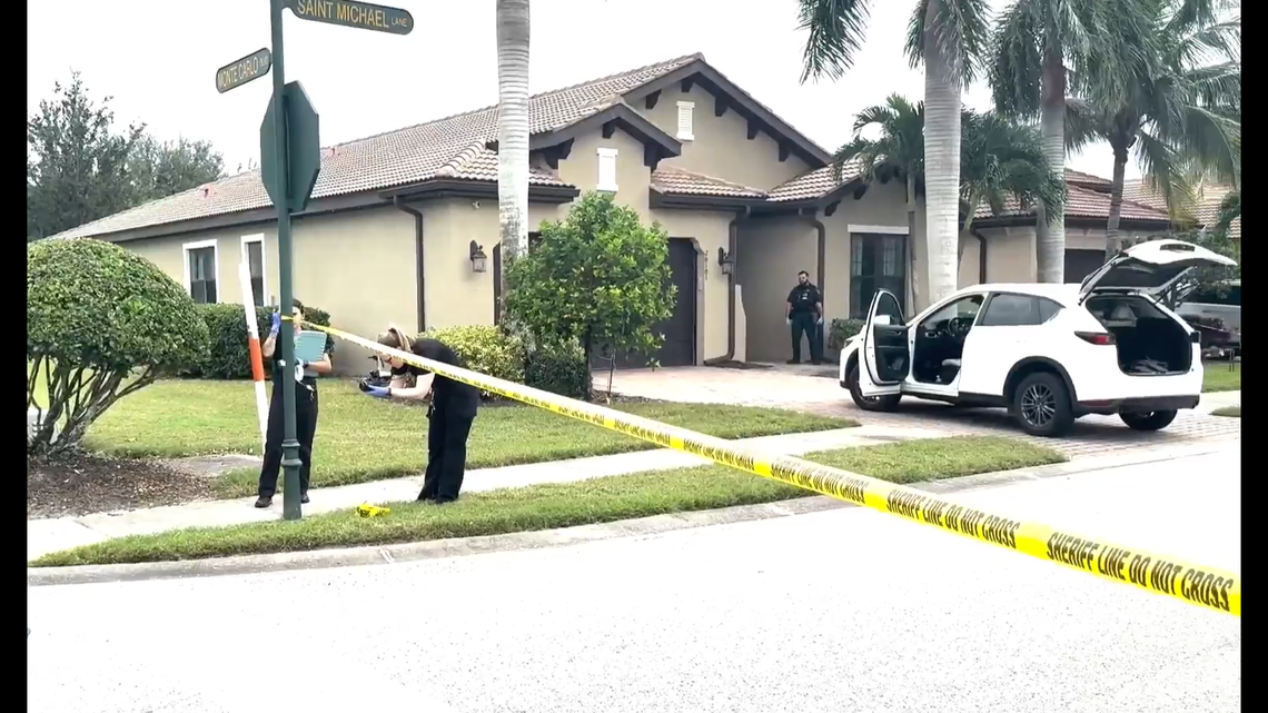 Blood-covered man stops driver, then woman found stabbed to death, FL cops say