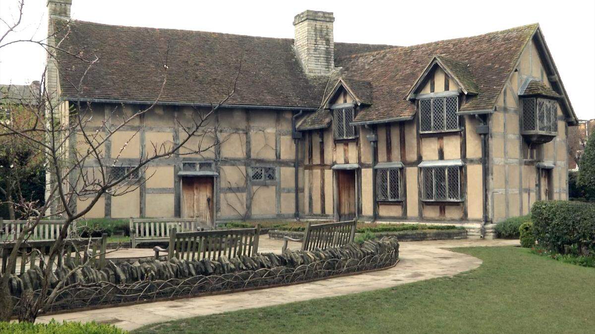The author of a “radical” letter found in William Shakespeare’s Stratford-upon-Avon home has now been revealed, according to a new study. (AP Photo/James Brooks)
