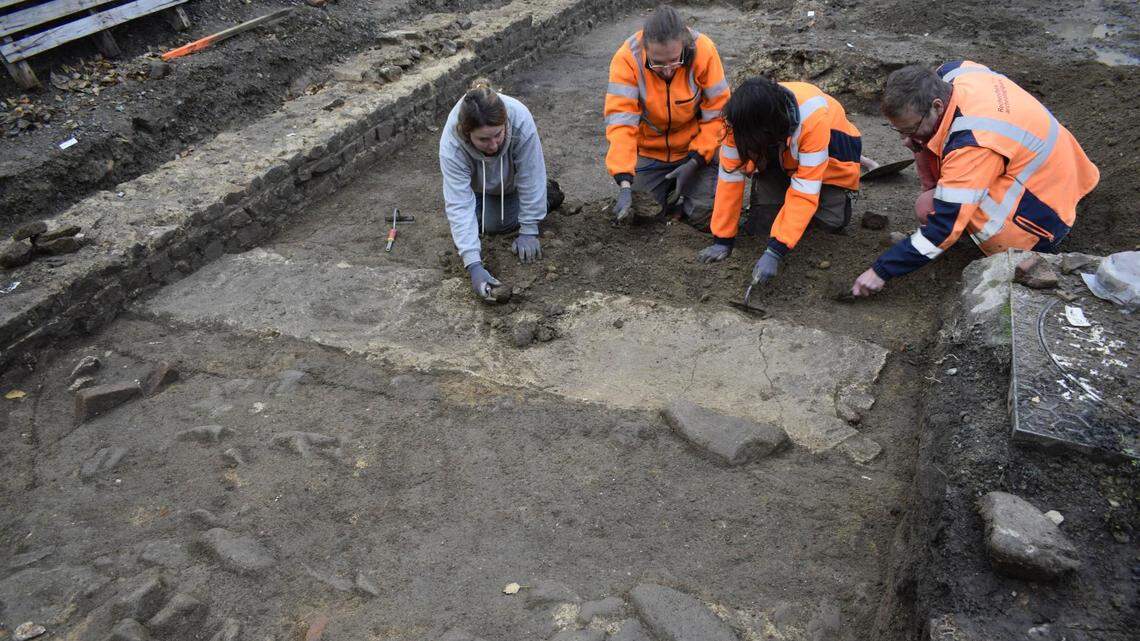 Archaeologists have unearthed numerous artifacts from the remains of the Roman city of Legedia, located in northwestern France.