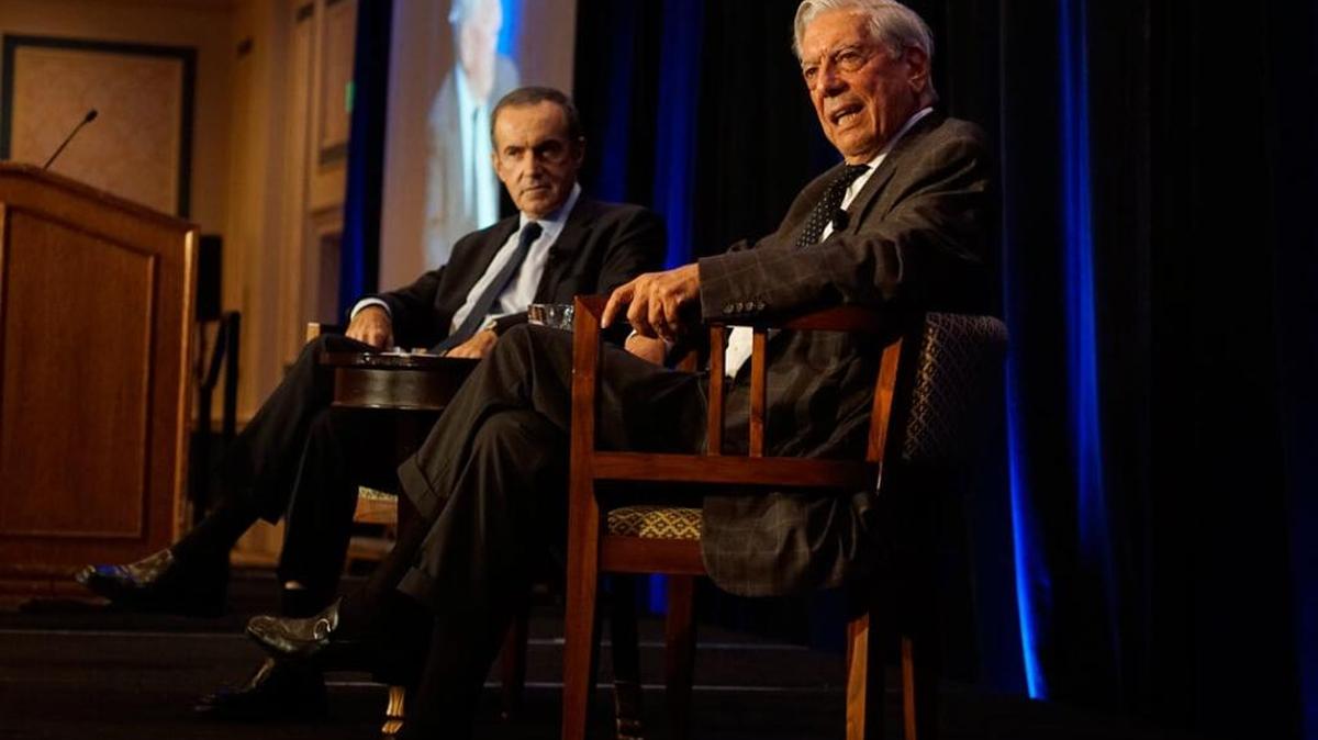 
Writer Mario Vargas Llosa (right) and columnist Andres Oppenheimer discuss Latin American issues in Charleston, S.C. 

