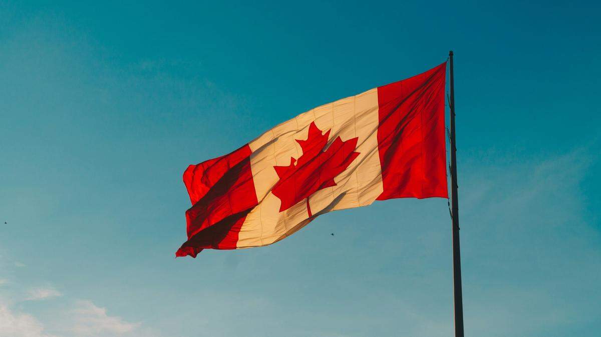 The vast majority of Canadians, 82%, do not want Canada to become part of the United States, according to a December poll.