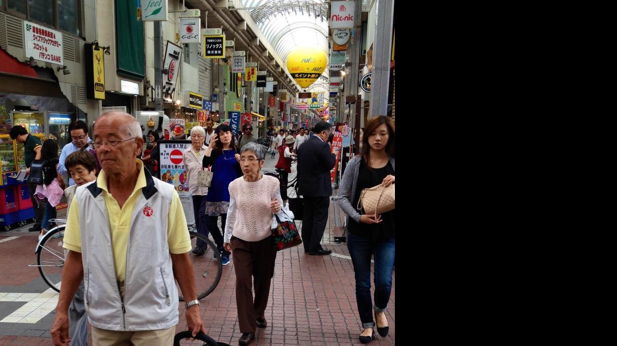 
A graying Japan: An elderly man shops in Tokyo’s Shinagawa Ward. Japan was the world’s first super-aged nation with more than 20 percent of its population over 65 years.

