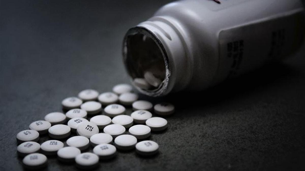 Prescribing methadone to convicts addicted to opioids can help reduce both violent and nonviolent crime, a Canadian study found.