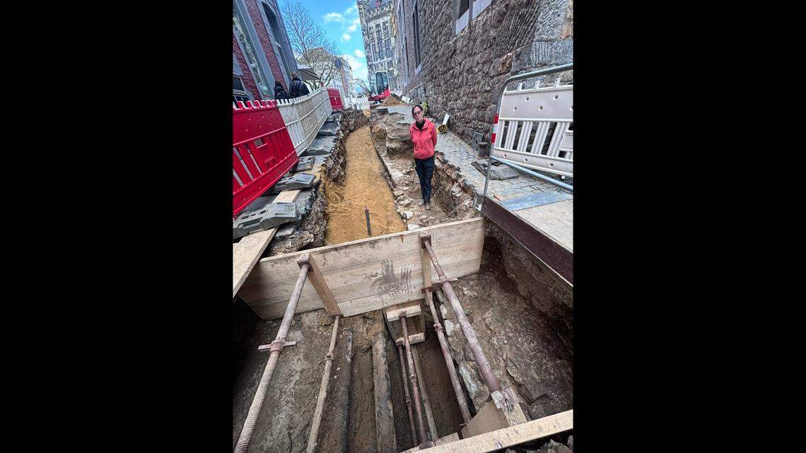 Archaeologists in Aachen found an ancient Roman wall, part of a destroyed fort and a clue in a 140-year-old mystery, city officials said.