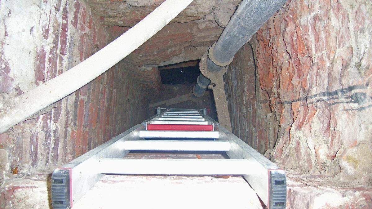 Renovation at a home in Tielt used as a German military headquarters in World War I revealed a secret escape tunnel, officials said.