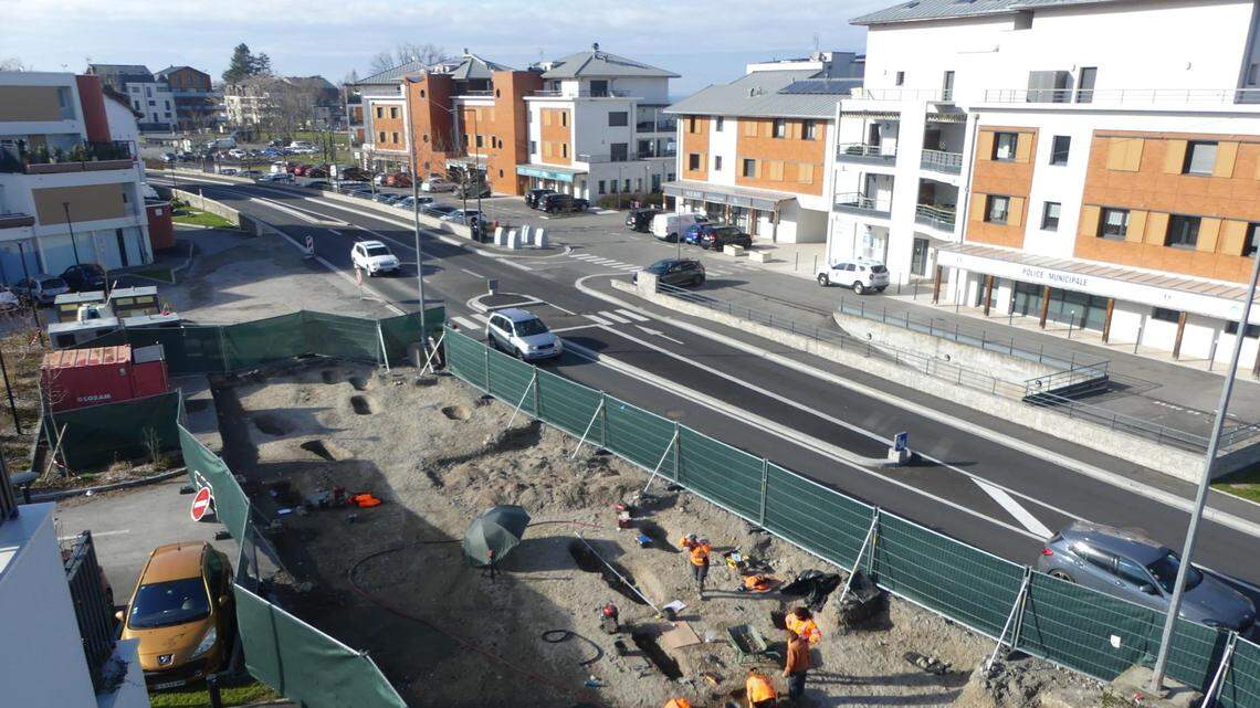 Archaeologists unearthed a medieval cemetery near Lake Geneva with 42 burials arranged in standardized way, photos show.