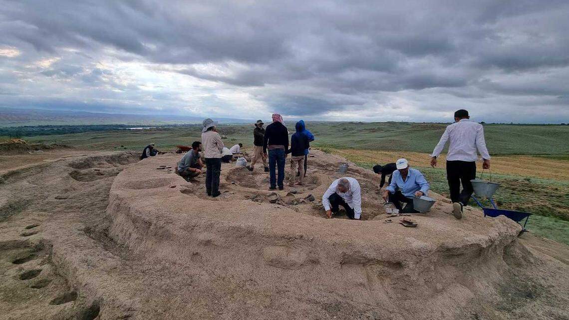 Archaeologists at Tava Tepe unearthed the 3,500-year-old ruins of a kitchen used by nomadic groups for ceremonial communal meals, photos show.