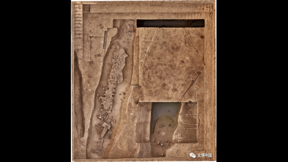 Archaeologists in Anyang found a large sacrificial pit from 3,000 years ago with human skeletons and animal bones, photos show.