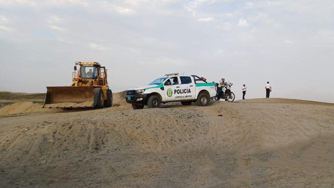 Police arrested two groups accused of bulldozing a trail, building a house and damaging a heritage site in Peru, cultural officials said.