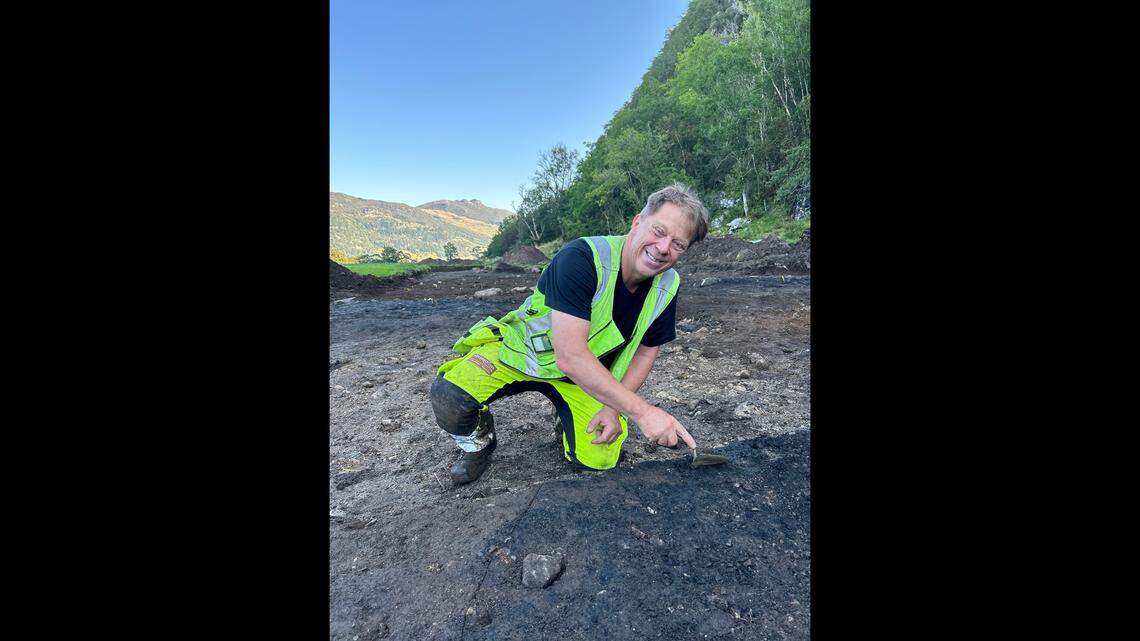 Archaeologists excavated a mountainside farm in Norway and uncovered 1,100-year-old silver treasure buried by the Vikings, photos show.