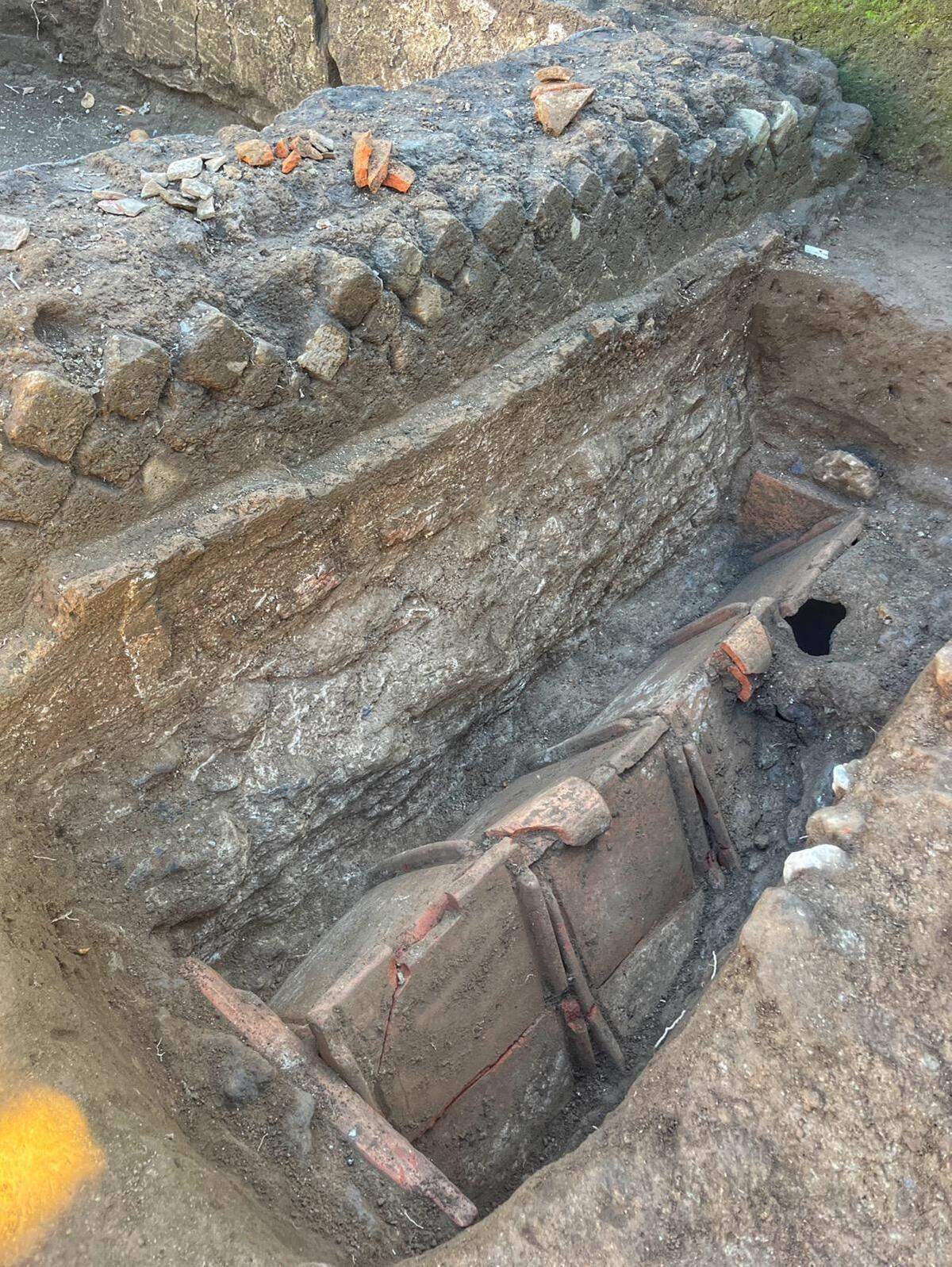 Another style of burial found at Liternum.