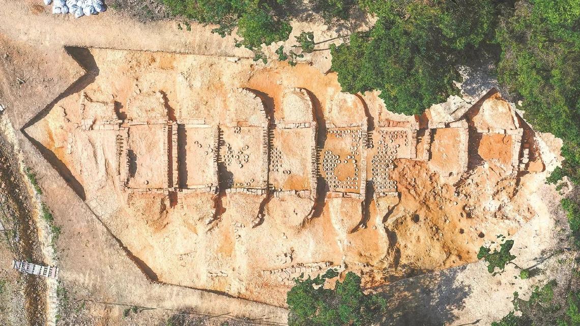 Archaeologists in Guangdong excavated kilns and artifacts at a large-scale pottery workshop that made imitation celadon in the Ming dynasty, photos show.