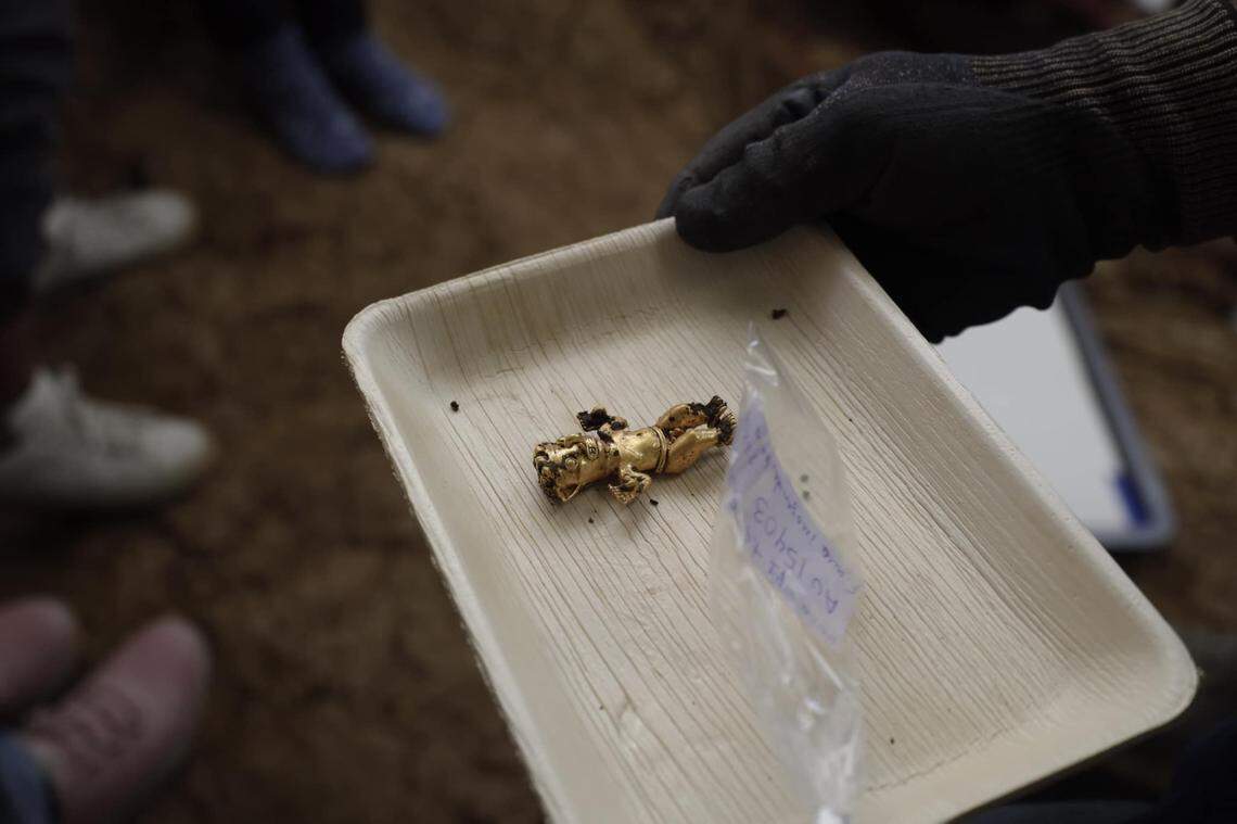 A small gold figurine found in the burial at El Caño Archaeological Park.