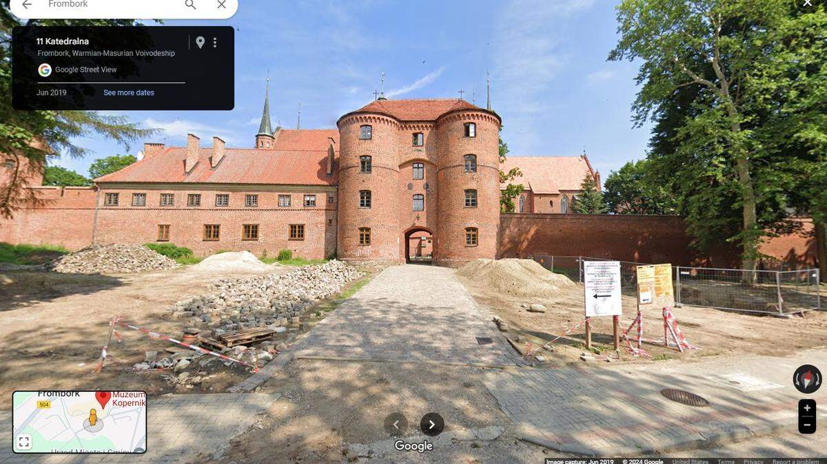 Excavations near the residence of astronomer Nicolaus Copernicus uncovered a rare 16th century measuring tool, or compass, a museum said.