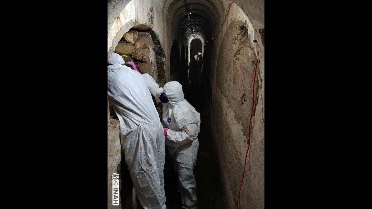 Archaeologists and students excavated three century-old graves in walls of a church crypt in Hueypoxtla. Photos show what they found.