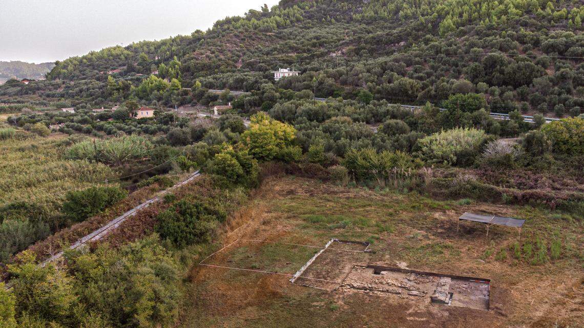 Archaeologists found some massive ruins in Samikon and identified a 2,600-year-old temple within a long-lost sanctuary of Poseidon, photos show.