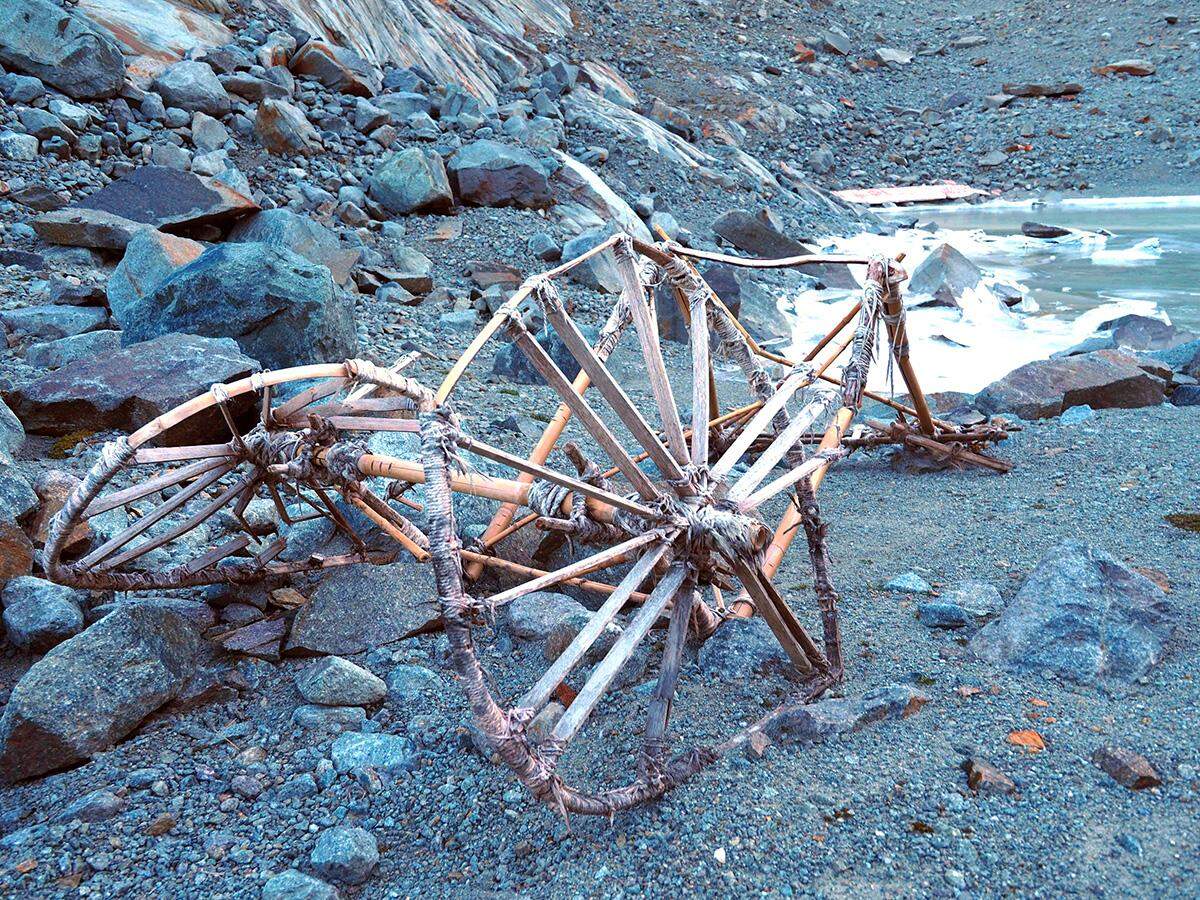 A photo shows the mystery item found by a hiker in Splügen Pass.