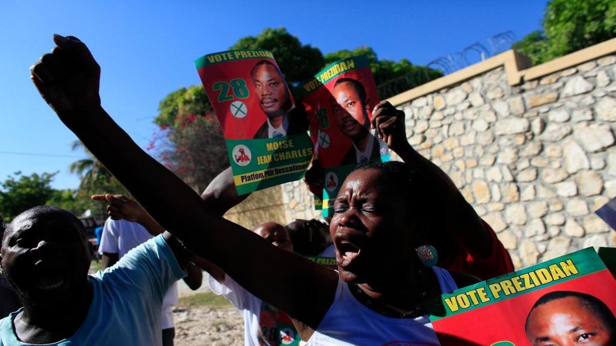 Supporters of former Sen. Moise Jean-Charles, of the Petit Dessalines faction and one of Haitis top presidential candidates march in protest in Port-au-Prince, Haiti, Thursday, Oct. 29, 2015. Jean-Charles and his supporters insist that ballots checked with his name are being destroyed or discarded, prompting supporters to burn tire barricades in parts of the countrys capital. (AP Photo/Ricardo Arduengo)