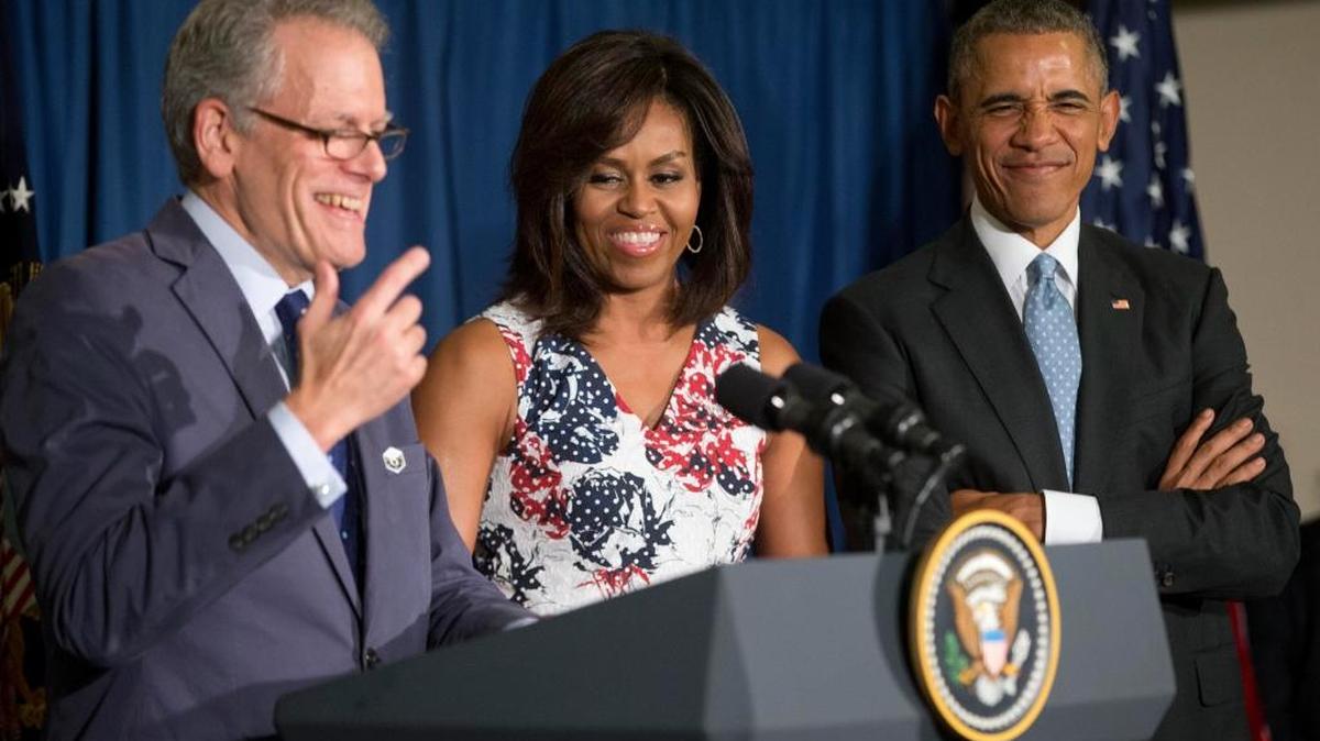 Jeffrey DeLaurentis, left, Charge d’Affaires to the U.S. Embassy in Cuba, makes a face towards a group of children as he introduces first lady Michelle and President Barack Obama during a meeting with embassy personnel at Melia Habana Hotel, in Havana, Cuba, March 20, 2016.