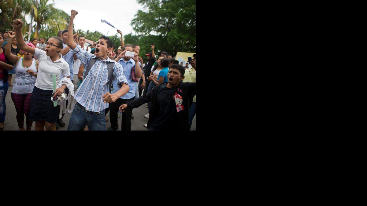 
Residents shout slogans during a protest march against the construction of the planned interoceanic canal, in San Jorge, Nicaragua, Friday, Oct 3, 2014. Teams from the China-based HKND Group this month began interviewing property owners in the Brito River region in southwest Nicaragua, where the first phase of the multi-billion dollar, 173-mile (278-kilometer) canal is supposed to be built starting late this year. 
