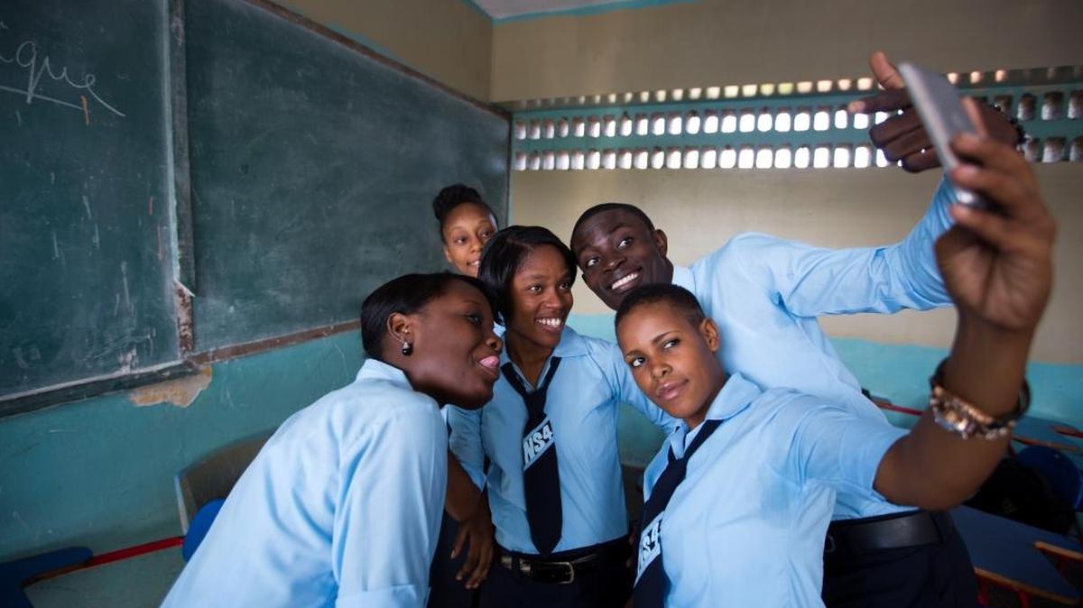 
Students pose for a photo in their classroom before the start of the flag ceremony to mark the first day of the new school year at Lycee National in the Petion-Ville suburb of Port-au-Prince, Haiti, Monday, Sept. 7, 2015. 
