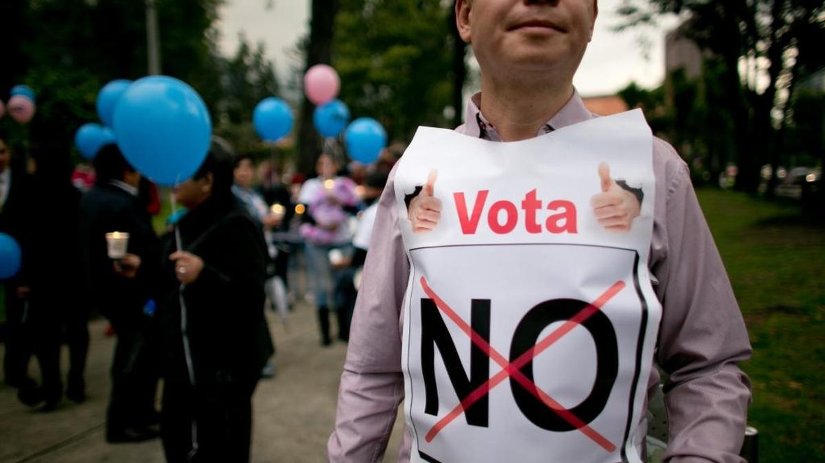 A man with a sign reading "Vote No" attends a rally in Bogota organized by supporters of the "no" vote for the Oct. 2 referendum on the peace deal signed between the government and the Revolutionary Armed Forces of Colombia.