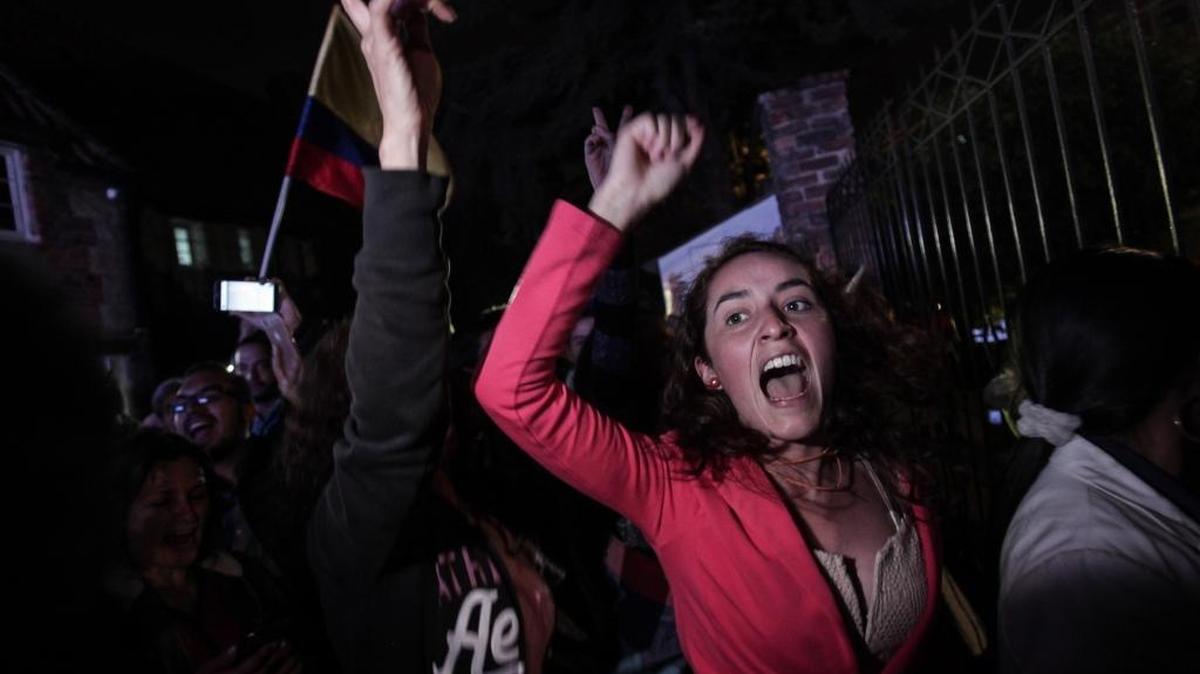 Residents react Sunday, Oct. 2, 2016 during the ballot count for the peace agreement signed by the Colombian government and the Armed Revolutionary Forces of Colombia (FARC), in Bogota, the capital of Colombia.