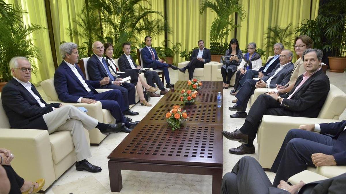 In this photo released by the office of Colombia's Peace Commissioner, U.S. Secretary of State John Kerry, second from left, and U.S. Special Envoy for the Colombian Peace Process Bernard Aronson, far left, meet with Colombia's Peace Commissioner Sergio Jaramillo, right, head of the Colombia's government negotiation team Humberto de la Calle, third from right, and other members of the Colombian government team holding peace talks with rebels of the Revolutionary Armed Forces of Colombia, FARC, in Havana, Monday, March 21, 2016. Peace talks started in Havana in November 2012. The two sides are currently negotiating a bilateral ceasefire, as well as the rebels' demobilization and disarmament.