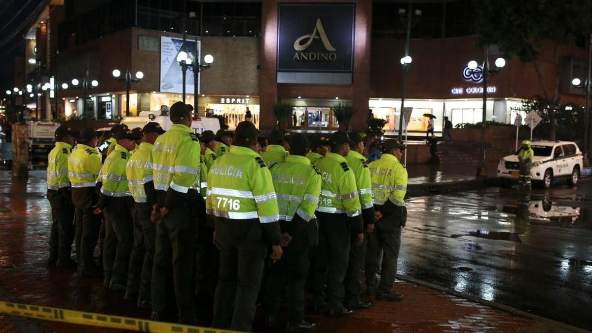 Police officers line up outside the Centro Andino shopping mall after it was rocked by and explosion in Bogotá, Colombia, Saturday, June 17, 2017. The blast killed at east three women, authorities said. Bogota Mayor Enrique Penalosa condemned what he called a “cowardly terrorist bombing” at the upscale mall.