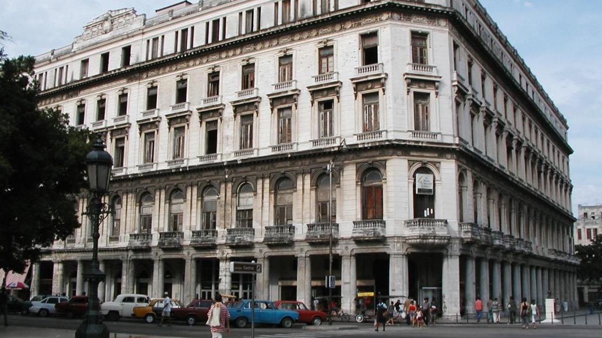 Manzana de Gómez building.