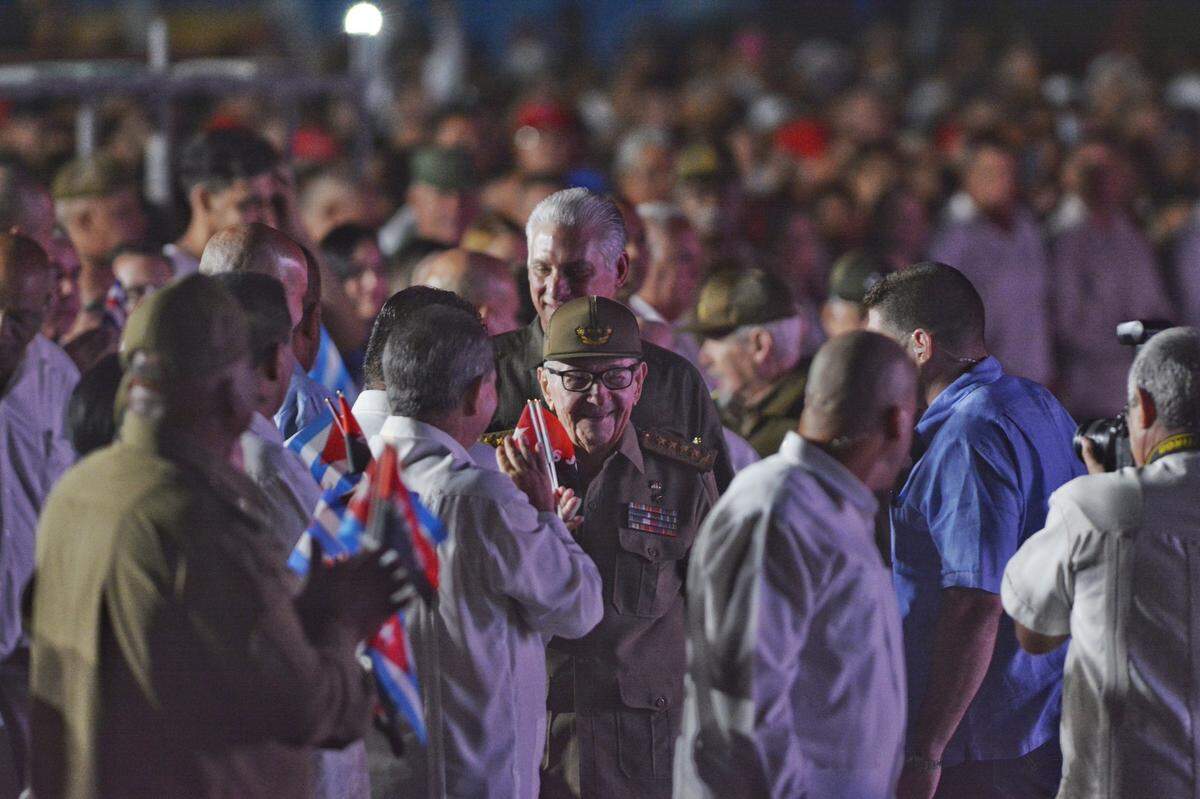 Bajo el liderazgo de Raúl Castro, el general retirado que aún es la máxima autoridad en Cuba, un conglomerado militar conocido como GAESA ha ampliado su control sobre las reservas de divisas de la isla en un momento de gran necesidad para la población. Castro, de 94 años, participó el 26 de julio en el acto más reciente del aniversario del asalto a un cuartel militar comandado por su hermano,  el fallecido Fidel Castro.