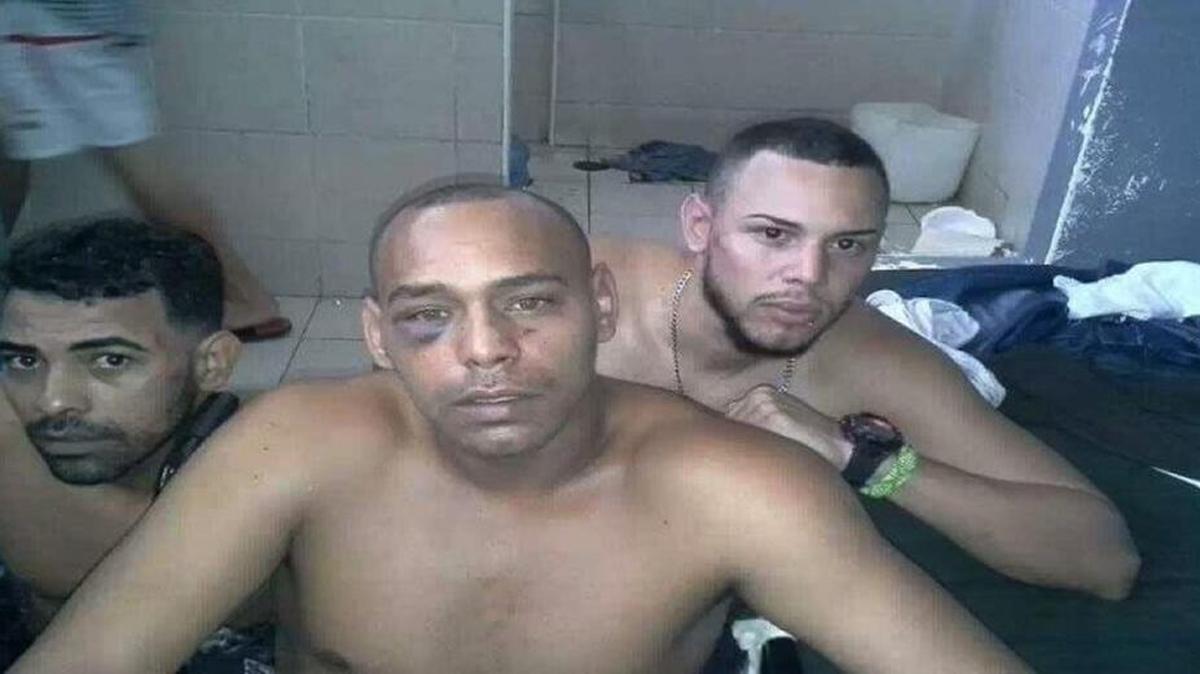 Three unidentified Cubans held at the Siglo XXI detention center in Tapachula, México, claim they were beaten and mistreated by authorities.