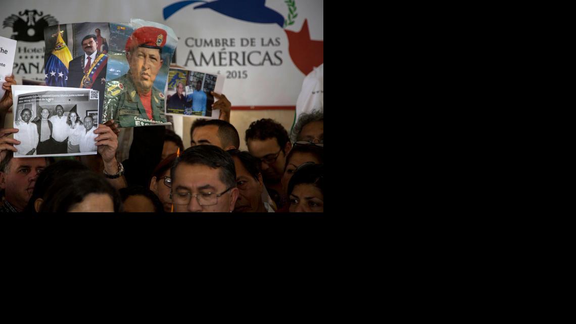 
Supporters of Cuba's and Venezuela's governments hold up images of Venezuela's late President Hugo Chavez, center, current President Nicolas Maduro, top left, and photos of Cuban dissidents, left, during a press conference to protest the dissidents' participation at meetings ahead of the Summit of the Americas in Panama City, Thursday, April 9, 2015. Panama will host the Summit of the Americas on April 10-11. 
