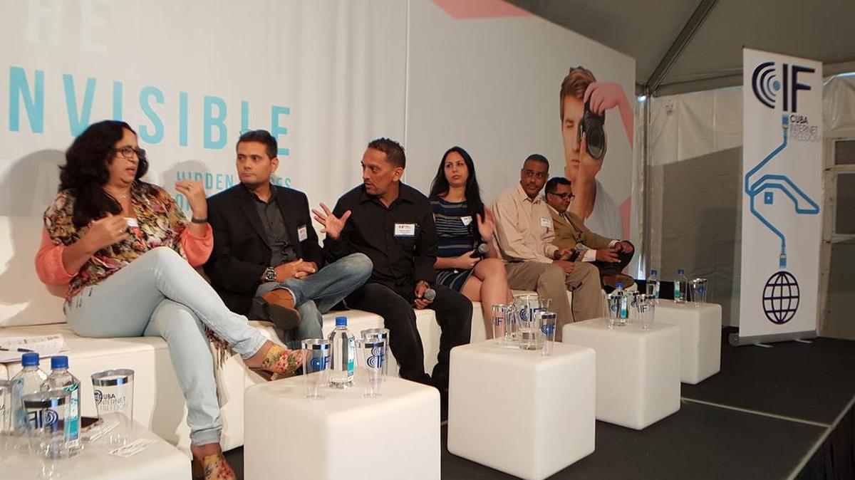 Cuban independent journalists from left to right: Miriam Celaya, Ignacio González, Rolando Lobaina, Rachel Vázquez, Iván García and Luis Felipe Rojas.