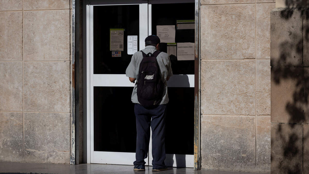 U.S. enforces sanctions on Cuban state bank for collaborating with Iranian bank.