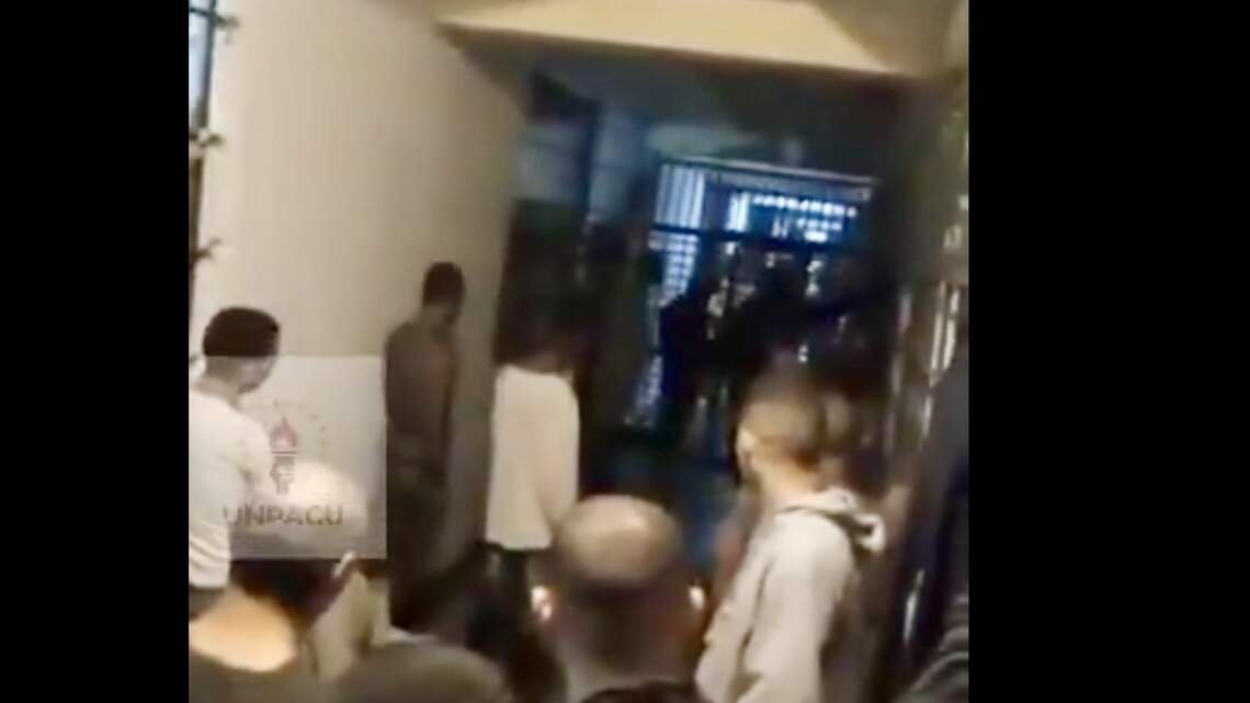 Videos exponen motín en prisión cubana; reclusos protestan contra el hambre y la dictadura