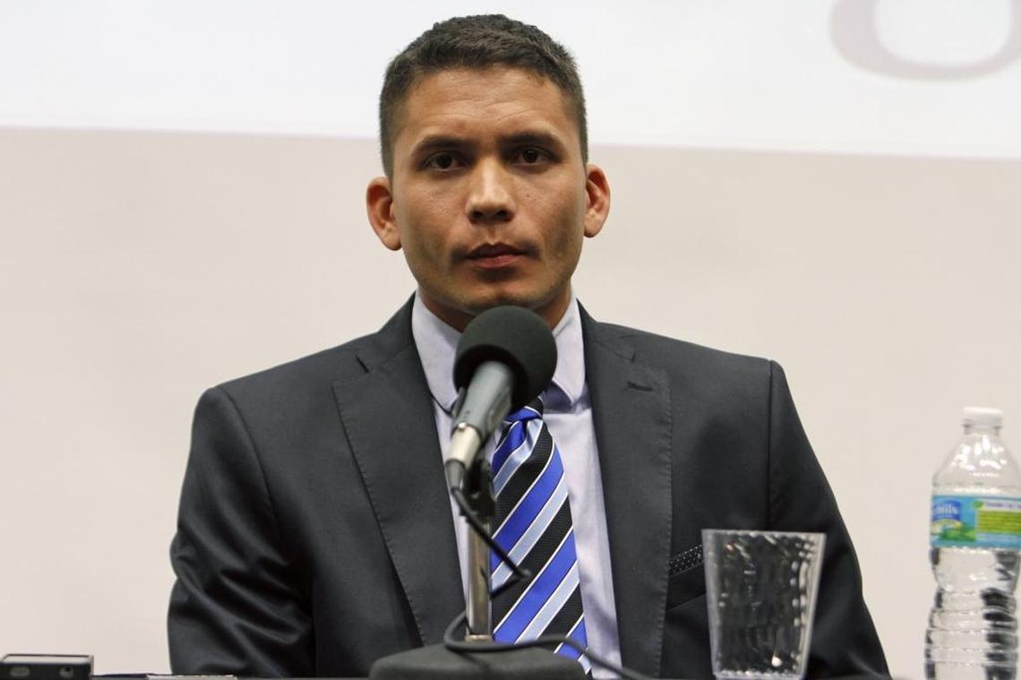 Eliécer Ávila participates at an event at Miami Dade College in 2013.