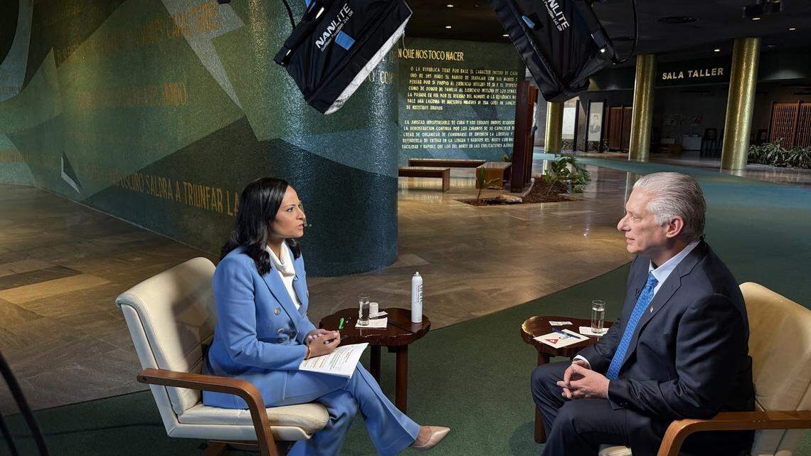 Gobernante cubano Miguel Díaz-Canel afirma que no dimitirá pese a exigencias de EEUU