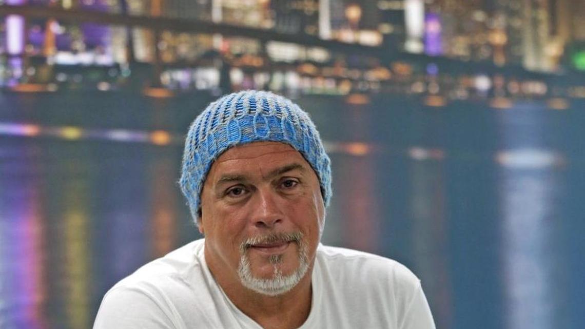 Cuban triathlete Nino Fraguela will participate in The Crossing 2017 that will start with a 13-mile run from Miami's Calle Ocho to Florida City, then a 168-mile bike ride to Key West and 106-mile swim from Islamorada to Bimini. The event is to highlight the importance of protecting the environment and the rights of children.