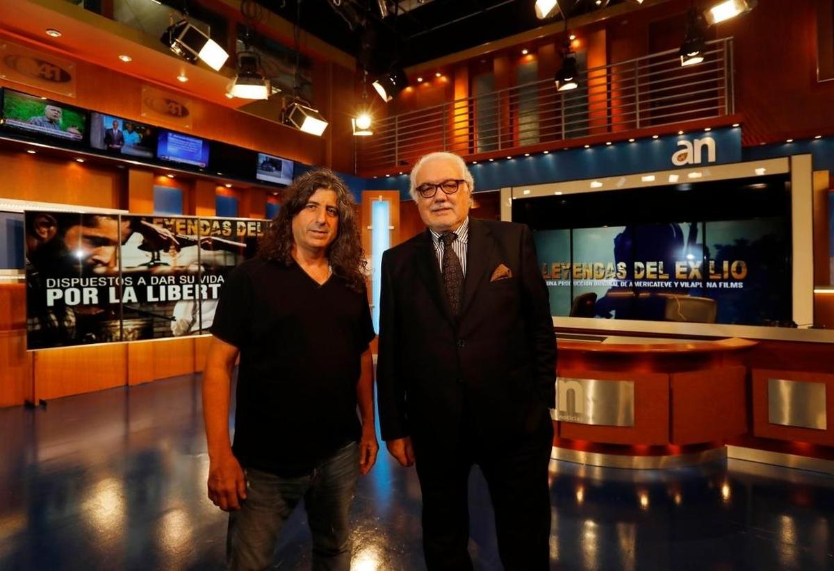 The series Leyendas del exilio was the idea of Carlos Vasallo CEO de América TeVé (right) and is directed by Lilo Vilaplana.