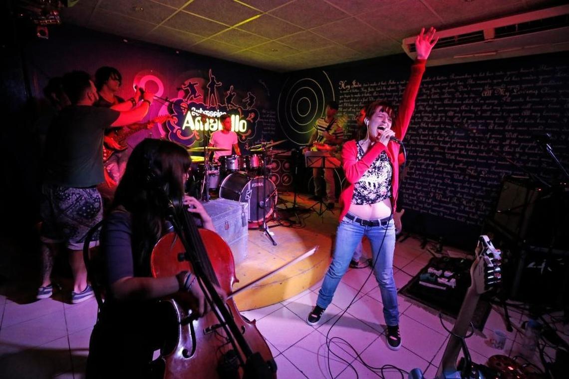 Lead singer Lisset Díaz and the band Sweet Lizzy Project perform at the Submarino Amarillo (Yellow Submarine) in Havana in March 2016. Now the band is based in Nashville and will perform in Miami on Feb. 2.